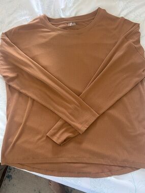 CALIA by Carrie Underwood Ribbed Long Sleeve Top in Camel